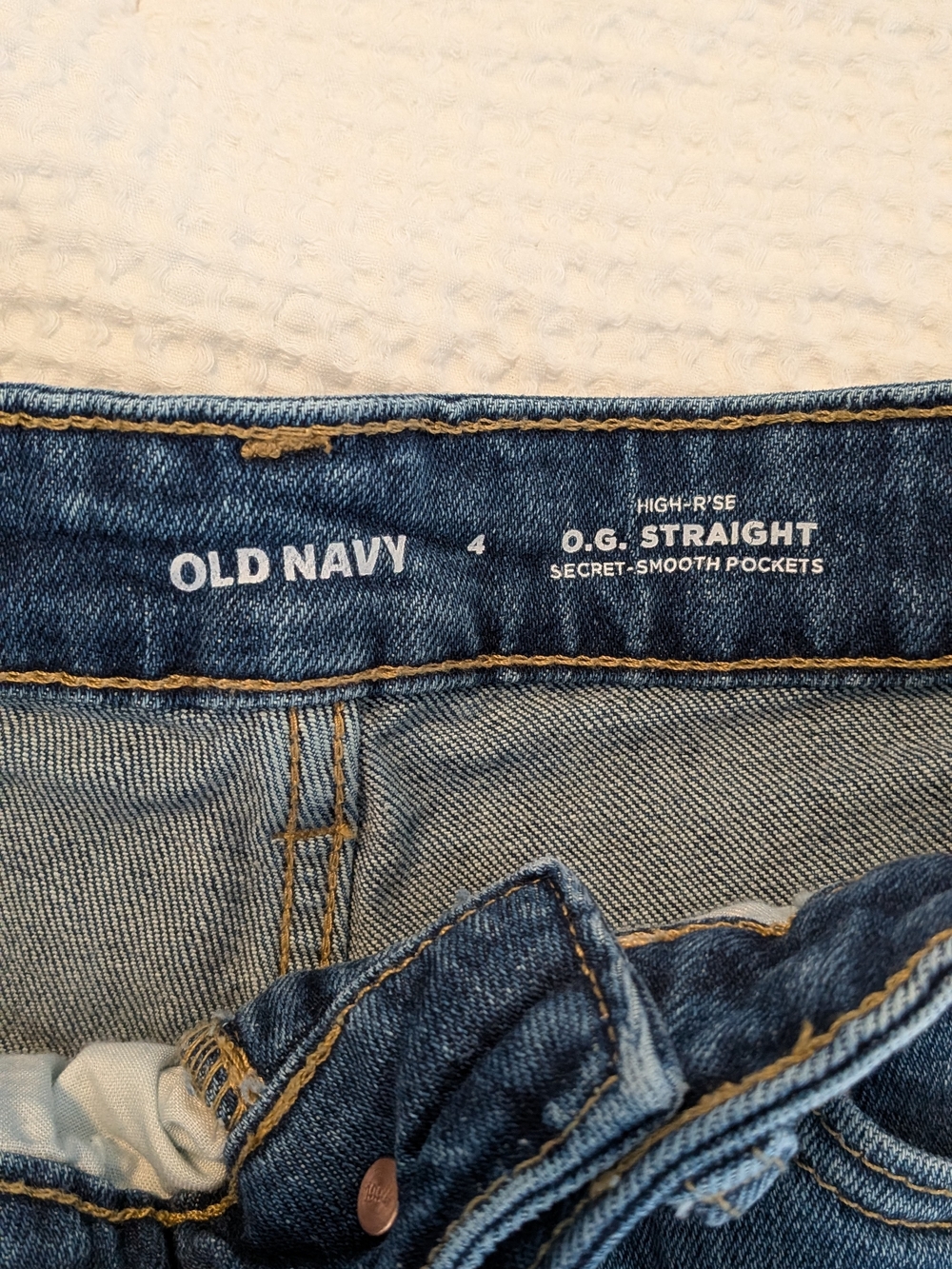 Old Navy Blue Denim Women’s Shorts - Picture 2 of 6